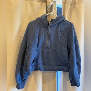 Lululemon Pitch Blue M/L cropped Scuba